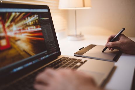 Online Community College? What Are the Pros and Cons? Online Community College? What Are the Pros and Cons?