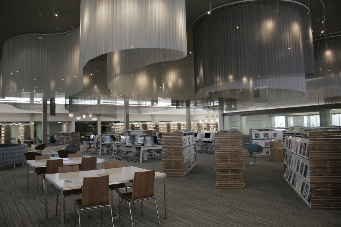 Scottsdale Community College Photo #1 - SCC has a new, state-of-the-art-Library with high-tech classroom, study and learning environments, as well as comfortable and roomy areas for individual or group study.