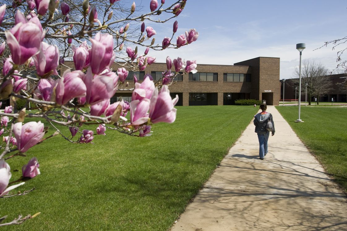 Spoon River College Photo - Spoon River College is a two-year public community college in Illinois with campuses in Canton and Macomb, and attendance centers in Havana and Rushville.